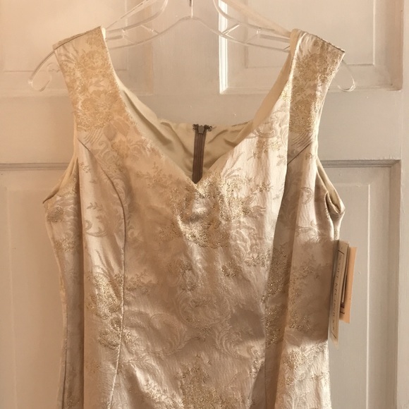 🆕 NWT Elegant Ivory Gown with Gold Metallic thread (Formal or Wedding Dress) - Picture 4 of 11